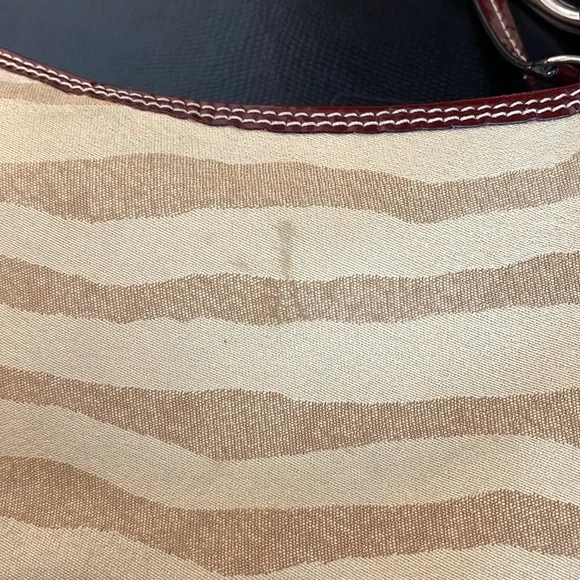 Dooney & Bourke Large Nikki Hobo bag. - Picture 6 of 16